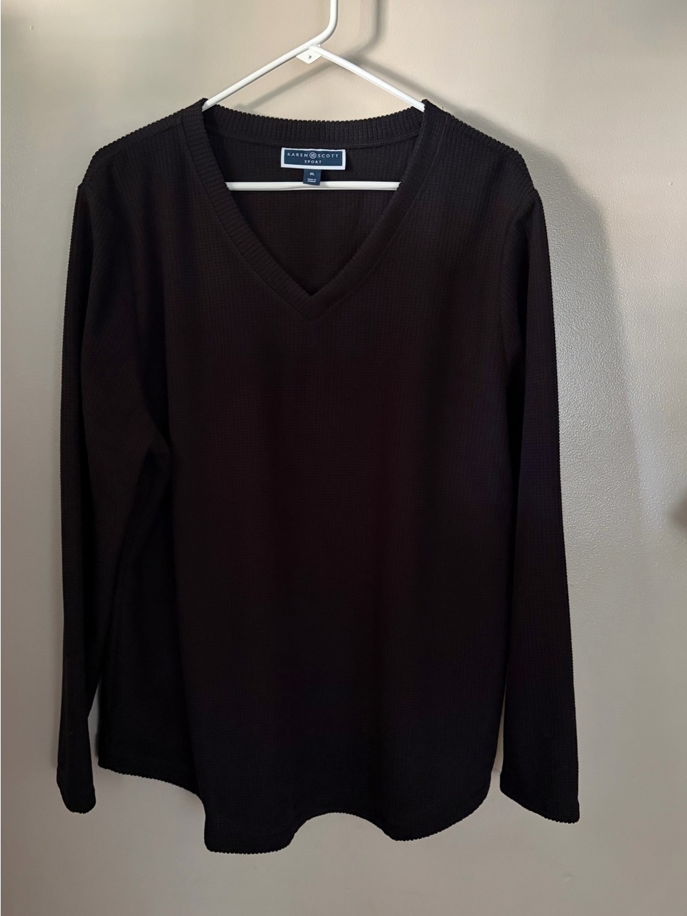 Karen Scott Women’s Black V-Neck Lightweight Sweater